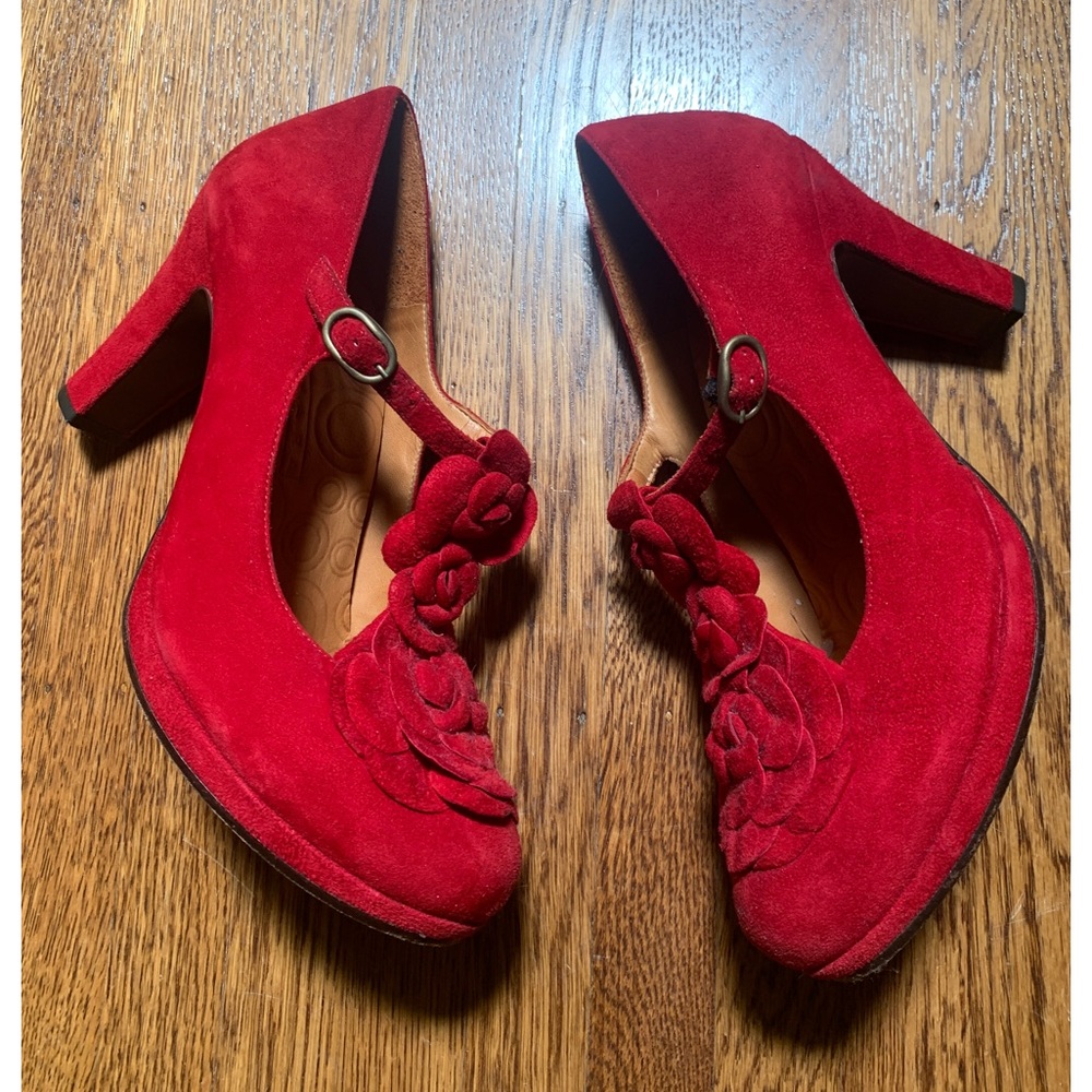 Stunning red heels!!